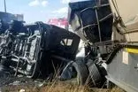 برخورد کامیون فوتون و تریلر اف در جاده قزوین - رشت