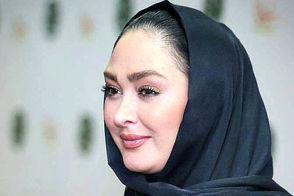 تصویری از الهام حمیدی و حیوان خانگی‌اش در پارک