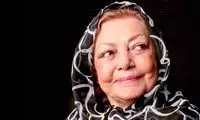 «ثریا قاسمی» در جوانی در آغوش مادرش «حمیده خیرآبادی» 