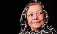 «ثریا قاسمی» در جوانی در آغوش مادرش «حمیده خیرآبادی» 