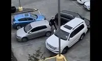 عبور دیوانه‌وار با لندکروز سرقتی از دل یک مرکز خرید