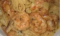 طرز تهیه پاستا میگو با خامه لطیف و عطر سیر