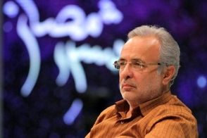 سقوط وحشتناک مجری تلویزیون از روی بشکه 