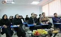 عکسی از پذیرایی عجیب یک دانشجو در جلسه دفاع