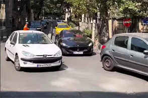 تصادف عجیب یک مازراتی در خیابان فرشته!