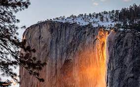 آبشار مرگباری که به جای آب، آتش دارد!