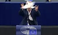 رها کردن یک کبوتر در پارلمان اروپا جنجالی شد