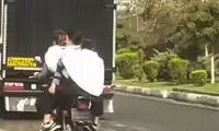 موتورسواری ۴ دختر دانش‌آموز روی یک موتورسیکلت!