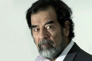 «صدام حسین» در حال بازدید از یک خانواده کشاورز در موصل