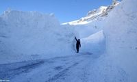 تصاویری از بارش سه متر برف بیخ گوش ایران!