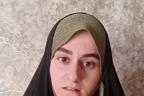 بلاگر مذهبی دلار 221هزار تومانی را جلوی دوربین پاره کرد