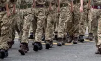 عکس وایرال شده از جشن پایان خدمت یک پسر