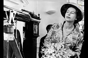 تصویری نایاب از ملکه الیزابت و خواهرش در کلاس درس!