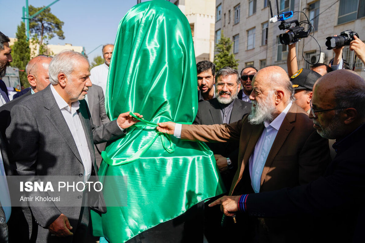   رونمایی از سردیس ابراهیم رئیسی در میدان پاستور 