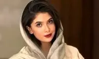 تیپ و استایل نفس بازغی در پشت صحنه یک تئاتر 