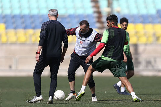 گل‌محمدی و سیدجلال پا به توپ شدند