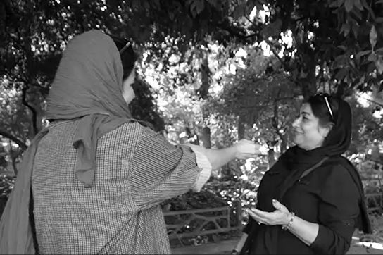 اجرای خیابانی ترانه معروف هایده توسط این خانم‌ها در تهران