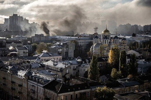 لحظه بمباران پایگاه روسیه توسط پهپادهای انتحاری