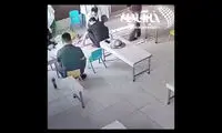 لحظه هولناک خالی شدن زمین زیر پای مشتری رستوران