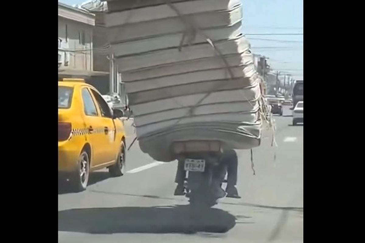 وقتی یک موتورسیکلت نقش کامیون را بازی می‌کند!