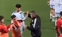 این مربی به خشونت فیزیکی علیه شاگردانش معتقد است