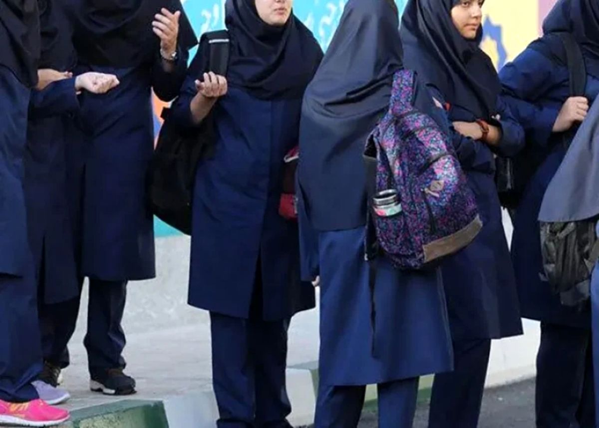 حرکت عجیب یک مرد در اعتراض به صدای بلندگوی مدرسه