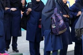 حرکت عجیب یک مرد در اعتراض به صدای بلندگوی مدرسه 