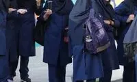 حرکت عجیب یک مرد در اعتراض به صدای بلندگوی مدرسه 
