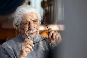 نوشته روی سنگ مزار بازیگر سینما جلب توجه کرد