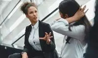 7نشانه فردی که شما را دوست ندارد؛ اما پنهان می‌کند