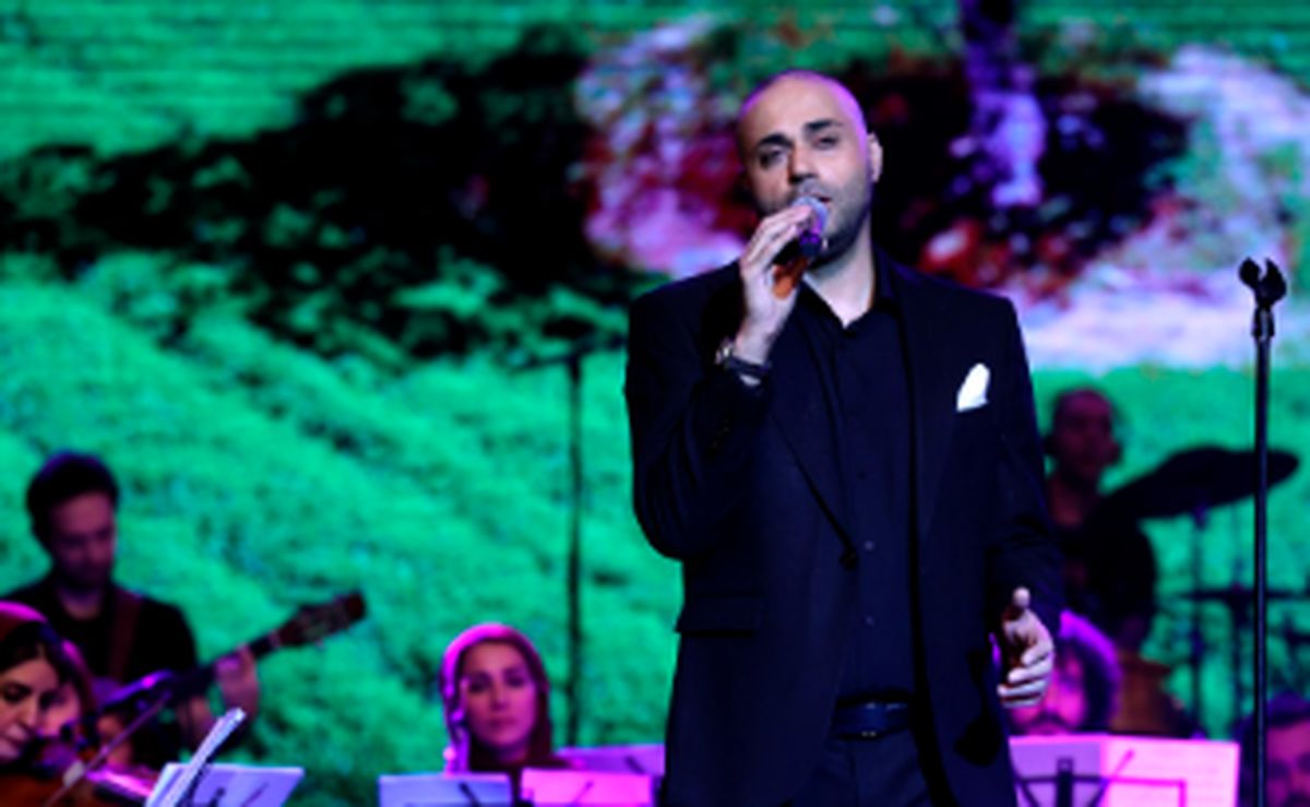 همخوانی تماشایی یک زن در کنسرت حامی وایرال شد