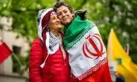 عکس وایرال‌شده از یک خانم ایرانی در تجمع پاریس