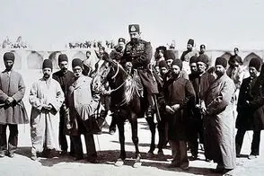 «رژه نظامیان قاجاری» در مقابل مظفرالدین شاه