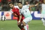 لگد زدن یک استقلالی به در اتاق داوران پس از دیدار پرسپولیس - ذوب‌آهن! 
