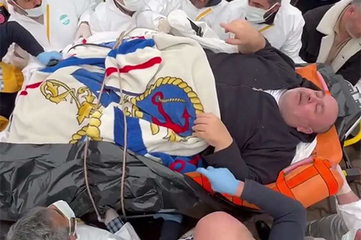 عملیات انتقال مرد ۳۰۰ کیلویی مبتلا به پافیلی خبرساز شد