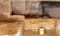 کشف مقبره‌های ۲‌هزارساله مصر؛ زبان‌های طلایی در کنار مومیایی‌ها