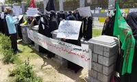 تصویر عجیب و دردناک از تحصن‌کنندگان حجاب مقابل مجلس