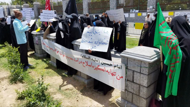 تصویر عجیب و دردناک از تحصن‌کنندگان حجاب مقابل مجلس