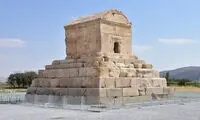 تصویری زیبا از رعد و برق بر فراز آرامگاه کوروش