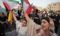 تصاویری جالب توجه در حاشیه تجمع مردم تهران