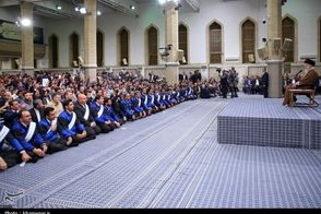 ثبت دو تصویر متفاوت از مراسم امروز بیت رهبری 