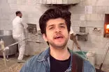 ویدئو کنسرت متفاوت یک خواننده ایرانی در نانوایی!