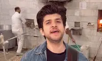 ویدئو کنسرت متفاوت یک خواننده ایرانی در نانوایی!