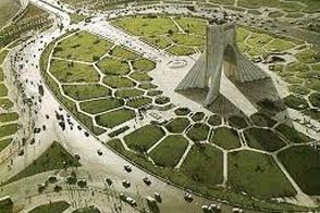 تصاویر توجه‌برانگیز از یک جشن در میدان آزادی 