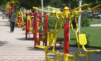 ویدیویی ترسناک از حرکت بی‌دلیل وسایل ورزشی در پارک