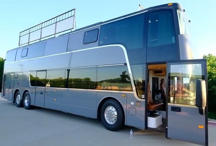 تصاویر اتوبوس دو طبقه‌ای که یک هتل سیار است