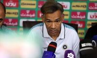 حرکت جنجالی مورایس در اعتراض به عملکرد داور! 