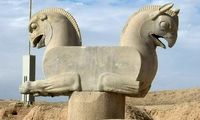 بیرون آوردن شیردال از دلِ خاک تخت جمشید