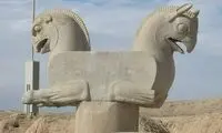 بیرون آوردن شیردال از دلِ خاک تخت جمشید