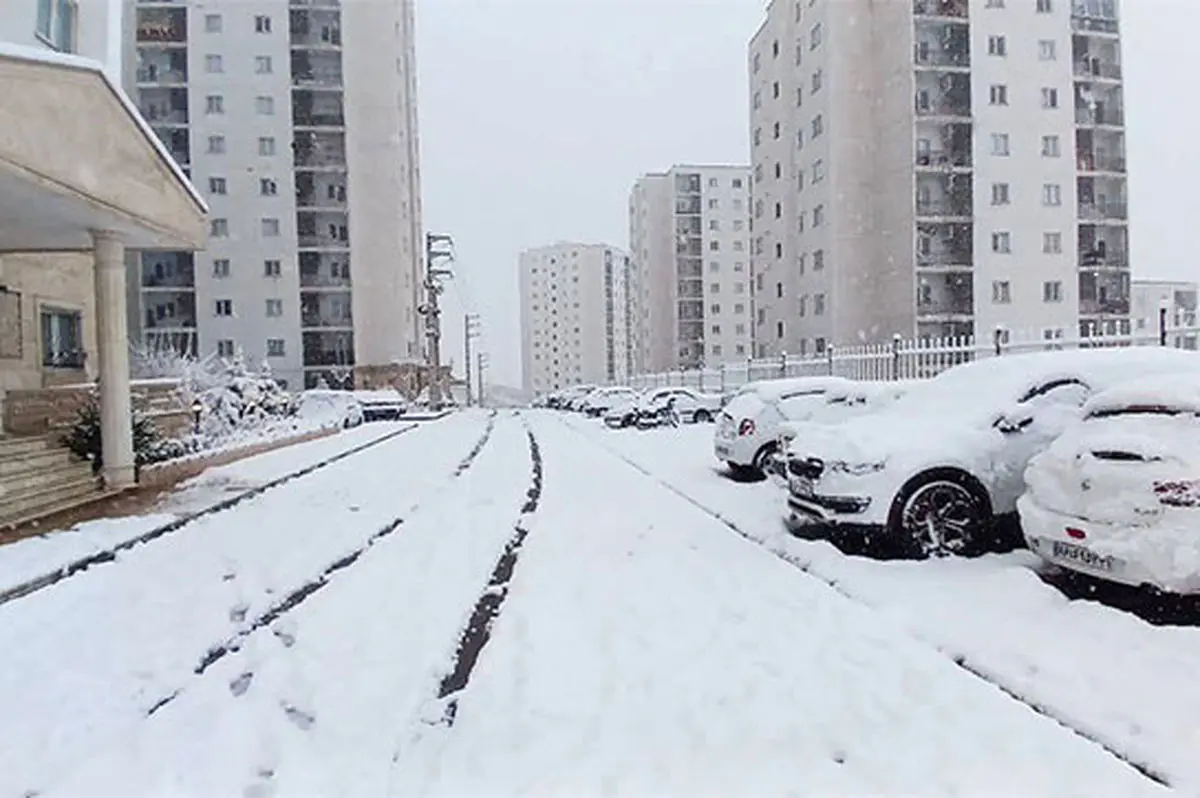 آغاز بارش برف در پردیس تهران
